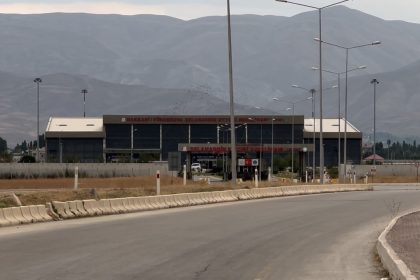hakkarililer-havalimanina-ek-sefer-istedi