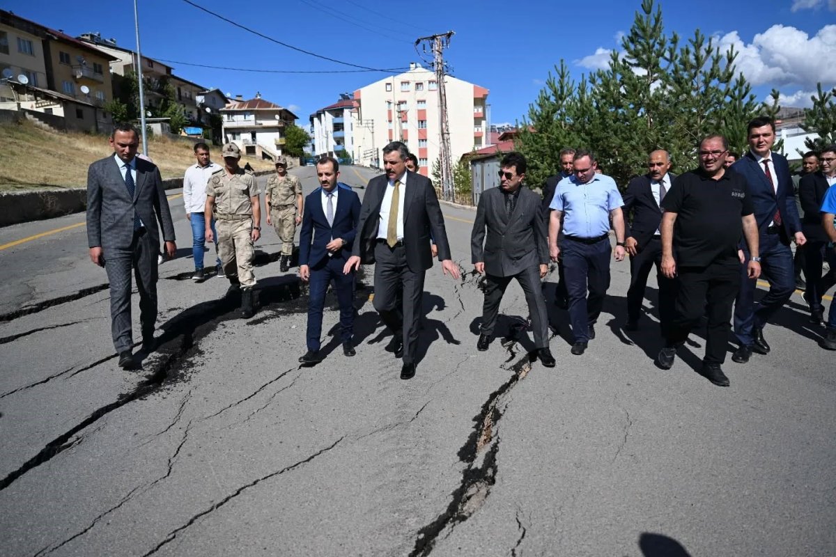 ispirde-yasanan-heyelan-sonrasi-afad-il-koordinasyon-kurulu-bolgede-incelemelerde-bulunuldu-bir-dizi-karar-aldi