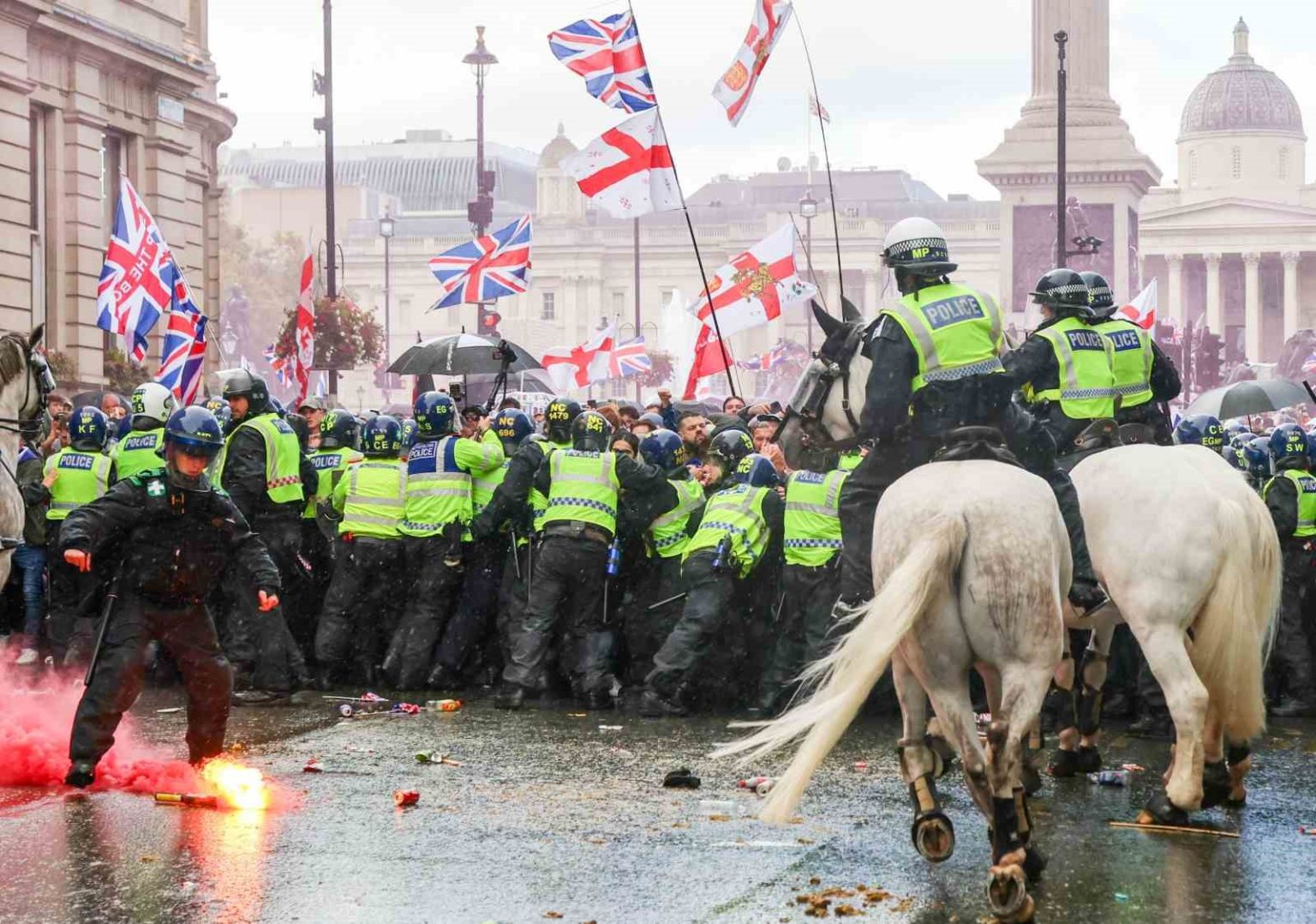londrada-150-bin-kisilik-gocmenlik-karsiti-kralligi-birlestir-protestolari