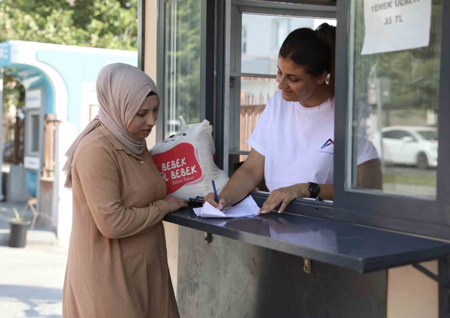 mersinde-el-bebek-gul-bebek-projesi-ile-ailelere-53-bin-113-paket-destek-saglandi