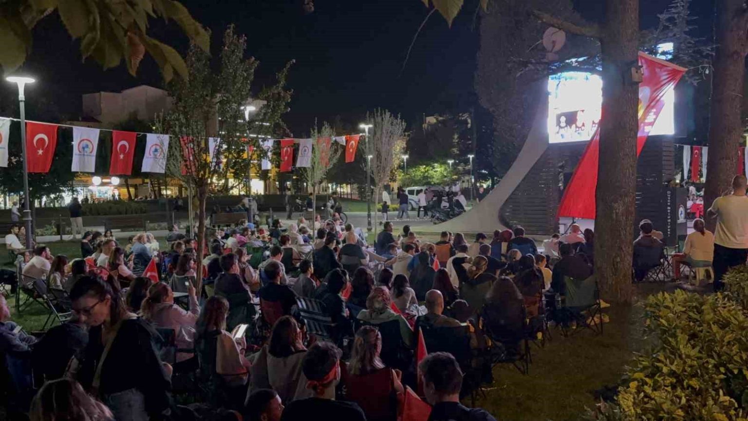 millet-bahcesinde-milli-heyecan