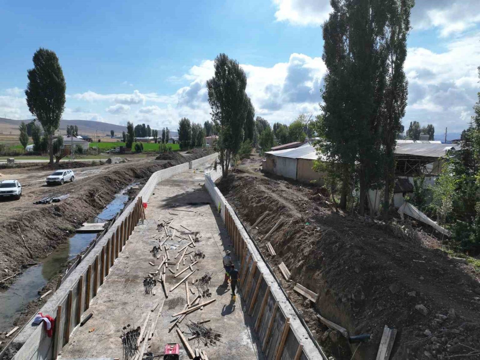 orucbeyli-koyunde-2-kisim-taskin-kontrol-insaatinda-calismalar-suruyor