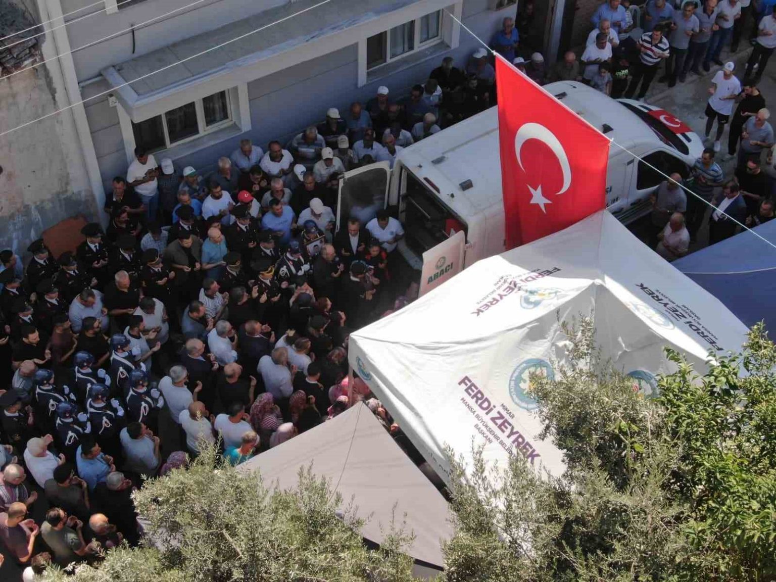 sehit-uzman-cavus-yesilin-salihlideki-baba-ocaginda-helallik-alindi