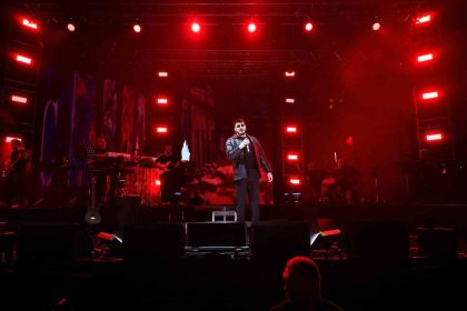 semicenk-konserinde-izdiham-yasandi