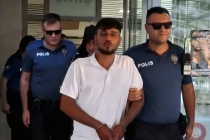 tutuklaninca-gazeteciye-opucuk-atip-zeki-murene-selam-dedi