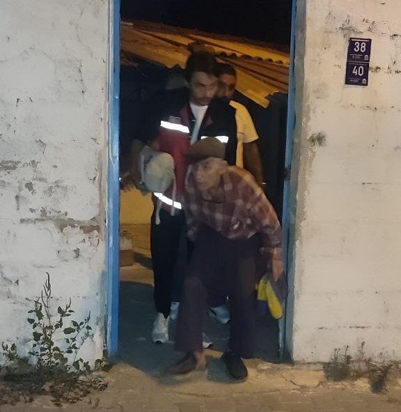 vali-canbolat-talimat-verdi-85-yasindaki-durmus-amca-huzurevine-yerlestirildi