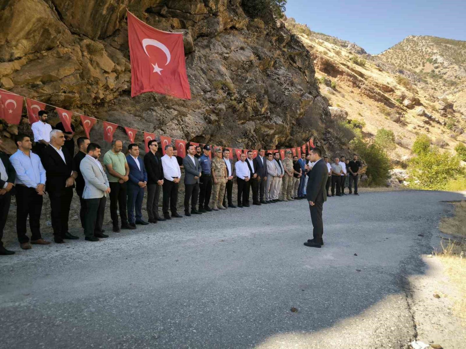 33-yil-once-teroristler-tarafindan-sehit-edilen-9-vatandas-anildi