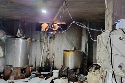 agrida-ruhsatsiz-isletmede-5-ton-709-kilogram-pekmez-ele-gecirildi