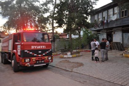 ahsap-evde-tandirdan-sicrayan-kivilcimlar-yangin-cikartti