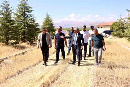 akcadagda-yeni-mezarlik-alani-icin-calismalar-baslatildi
