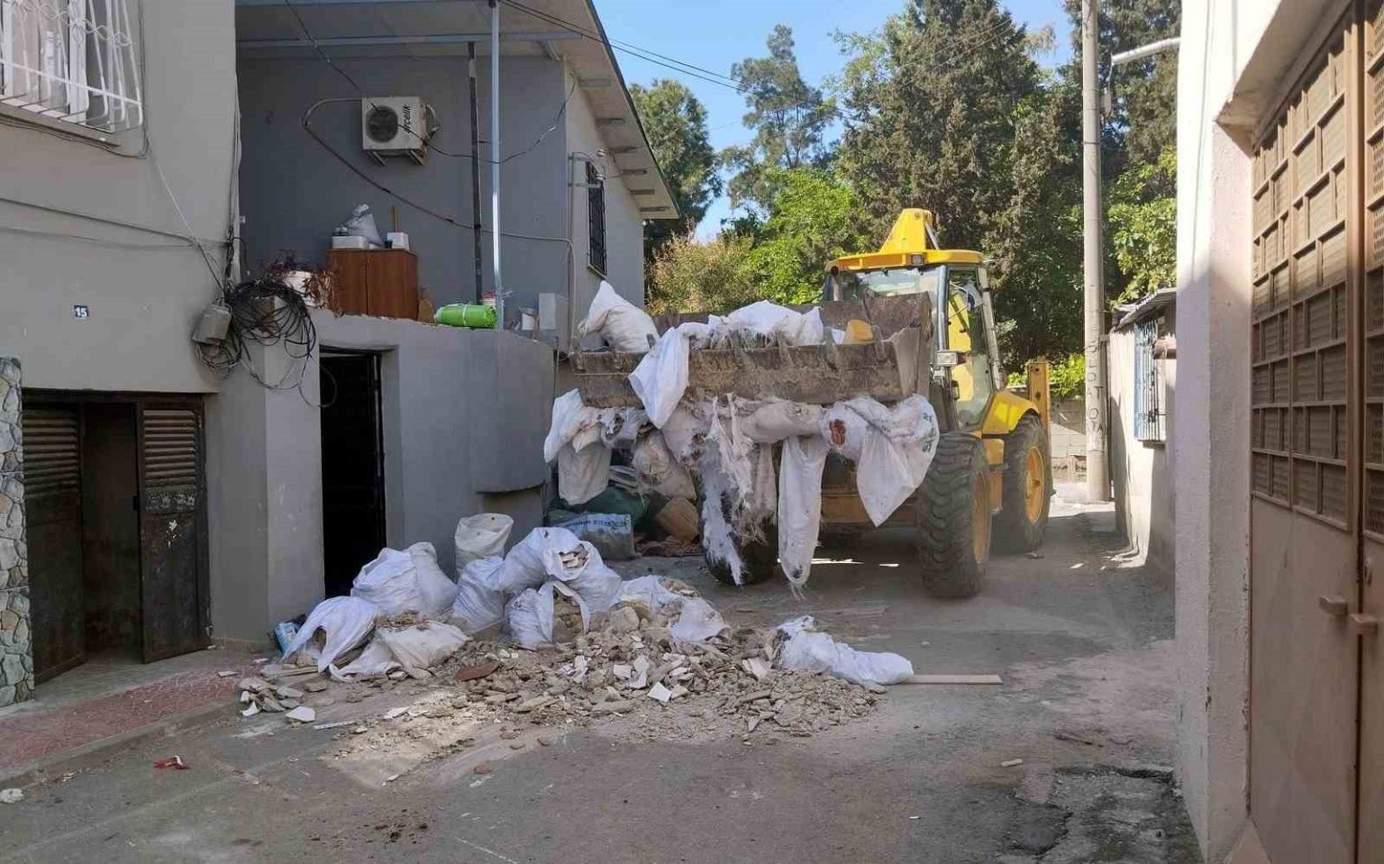 akdenizde-temizlik-seferberligi-her-gun-350-ton-cop-toplaniyor