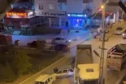ankarada-park-halindeki-otomobile-carpip-kacan-tir-surucusu-kameraya-yansidi