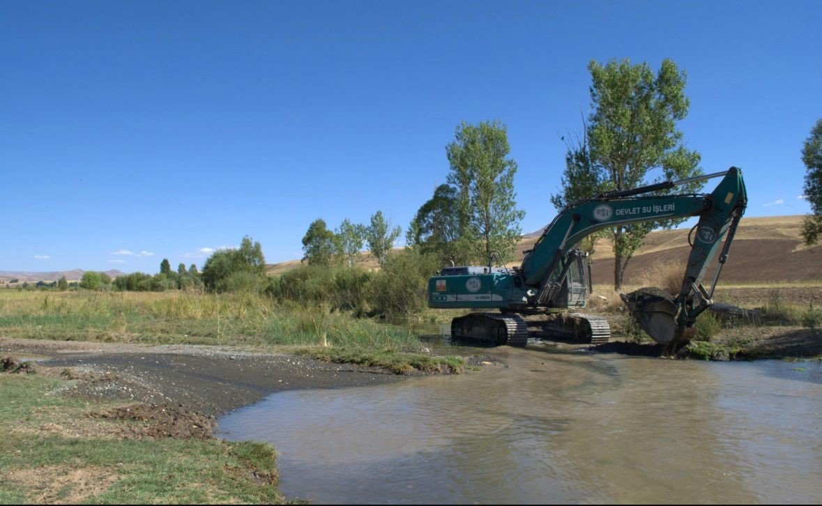 bagpinar-ve-kurukol-koyleri-arasindaki-derede-rusubat-temizligi