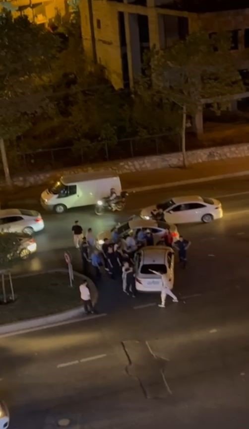 basaksehirde-yol-verme-kavgasi-biri-kacti-digeri-kovaladi