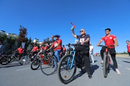 baskan-buyukkilic-3uncu-doktorlar-bisiklet-turunda-pedal-cevirdi