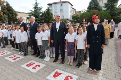 baskan-muzaffer-biyik-ogretmen-ve-ogrencilerin-taleplerini-dinledi