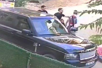 cocuklarini-okula-goturen-babaya-tokat-atti