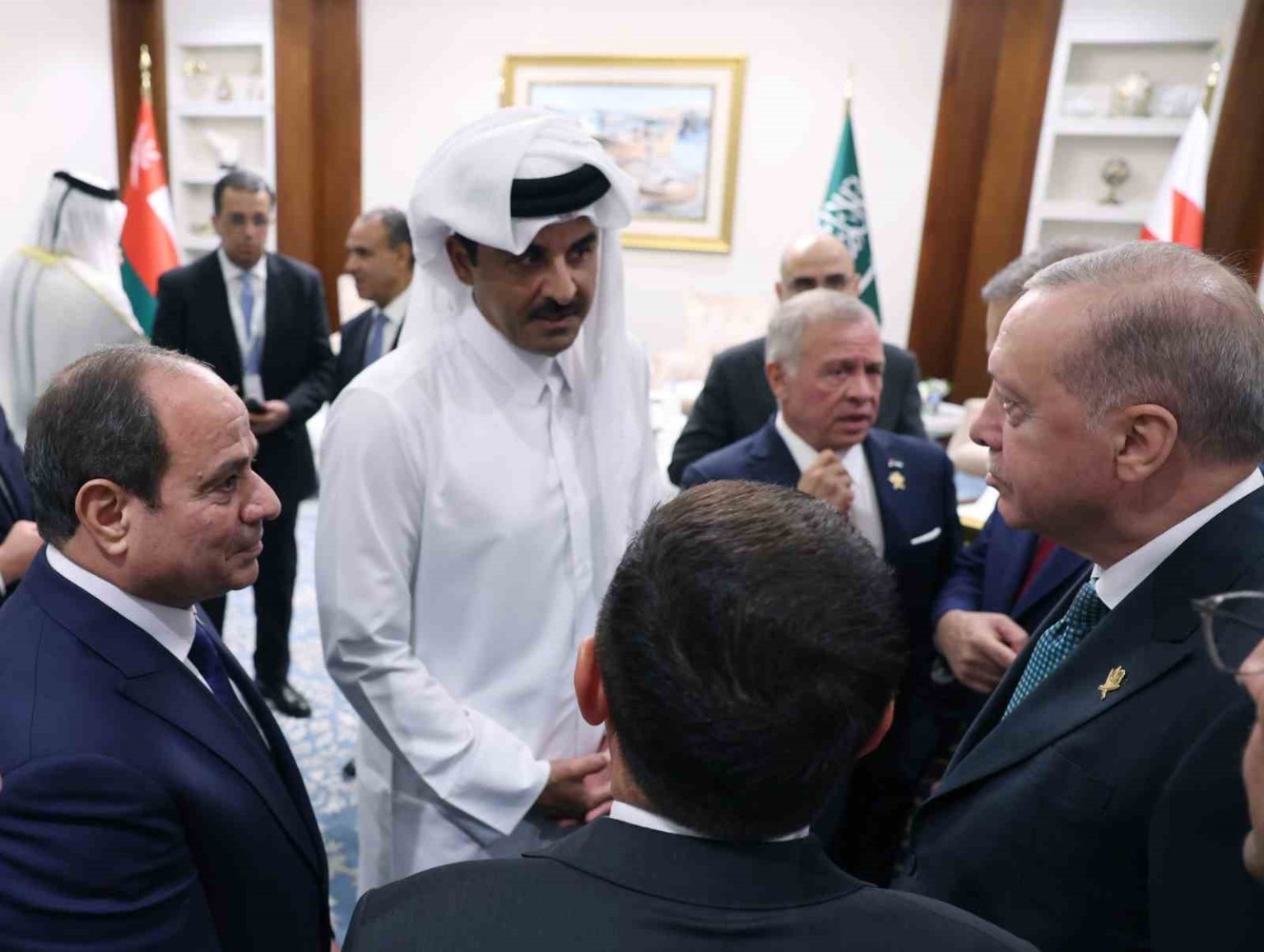 cumhurbaskani-erdogan-katar-emiri-el-sani-ile-gorustu