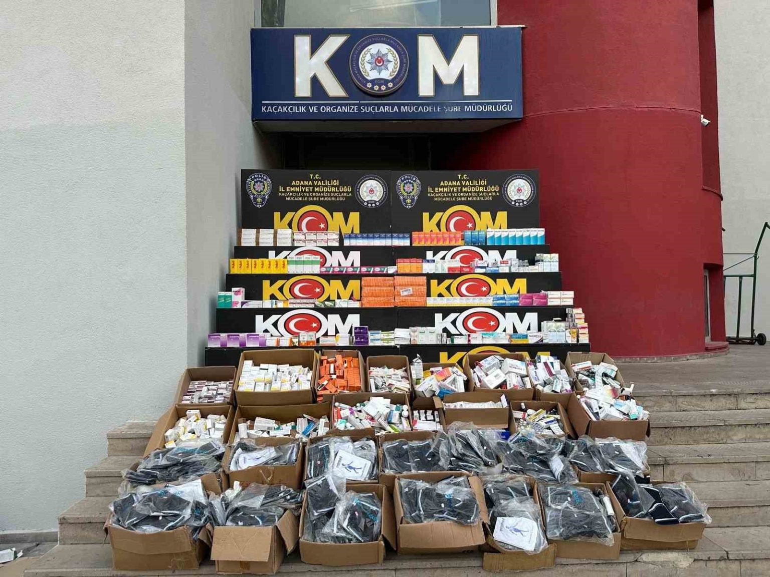 depoya-cevrilmis-gizli-bolmede-31-bin-98-ilac-bin-538-tibbi-malzeme-ele-gecirildi-2-gozalti