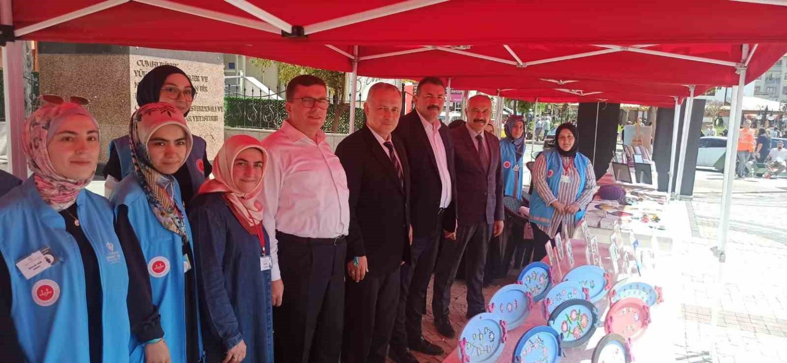 diyanet-genclik-merkezinden-karma-sergi