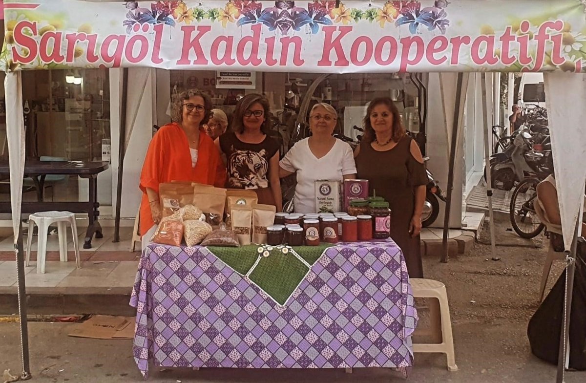 dogal-urunleriyle-festivale-renk-kattilar