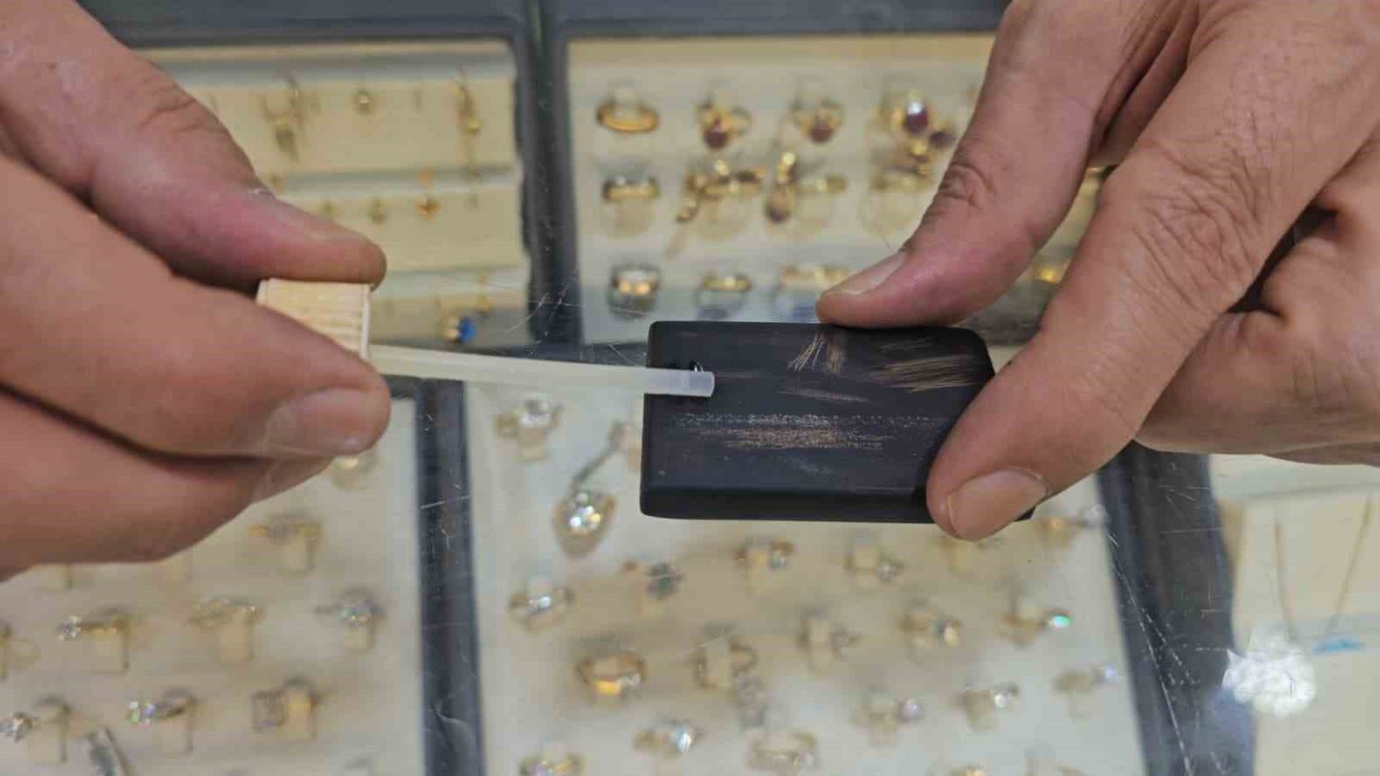 elazigda-kuyumculardan-sahte-altina-karsi-mihenk-tasli-onlem