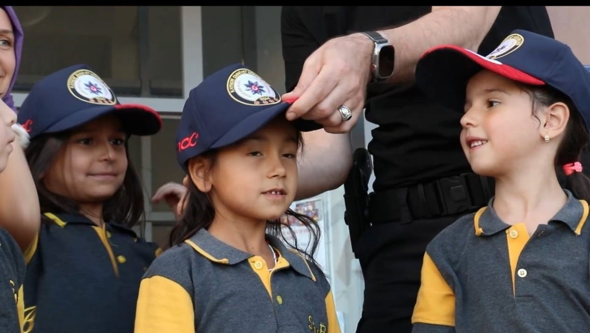 emniyet-mudurunden-sehit-polise-vefa-sehidin-oglunu-okuldan-alip-evine-birakti