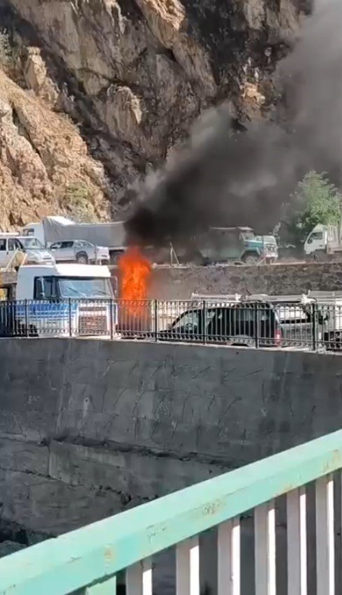 gumushanede-lpgli-otomobil-alev-alev-yandi