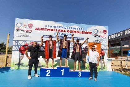 hakkarili-sporcular-5-madalyayla-kente-dondu