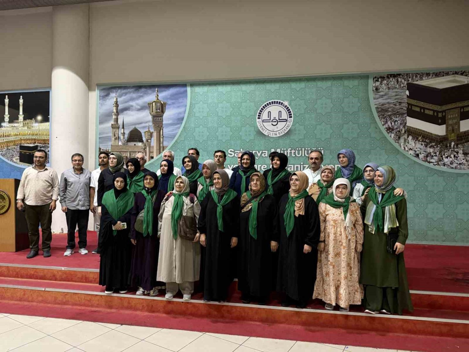 isitme-engellilerin-umre-heyecani-gozyaslari-ve-dualarla-ugurlandilar