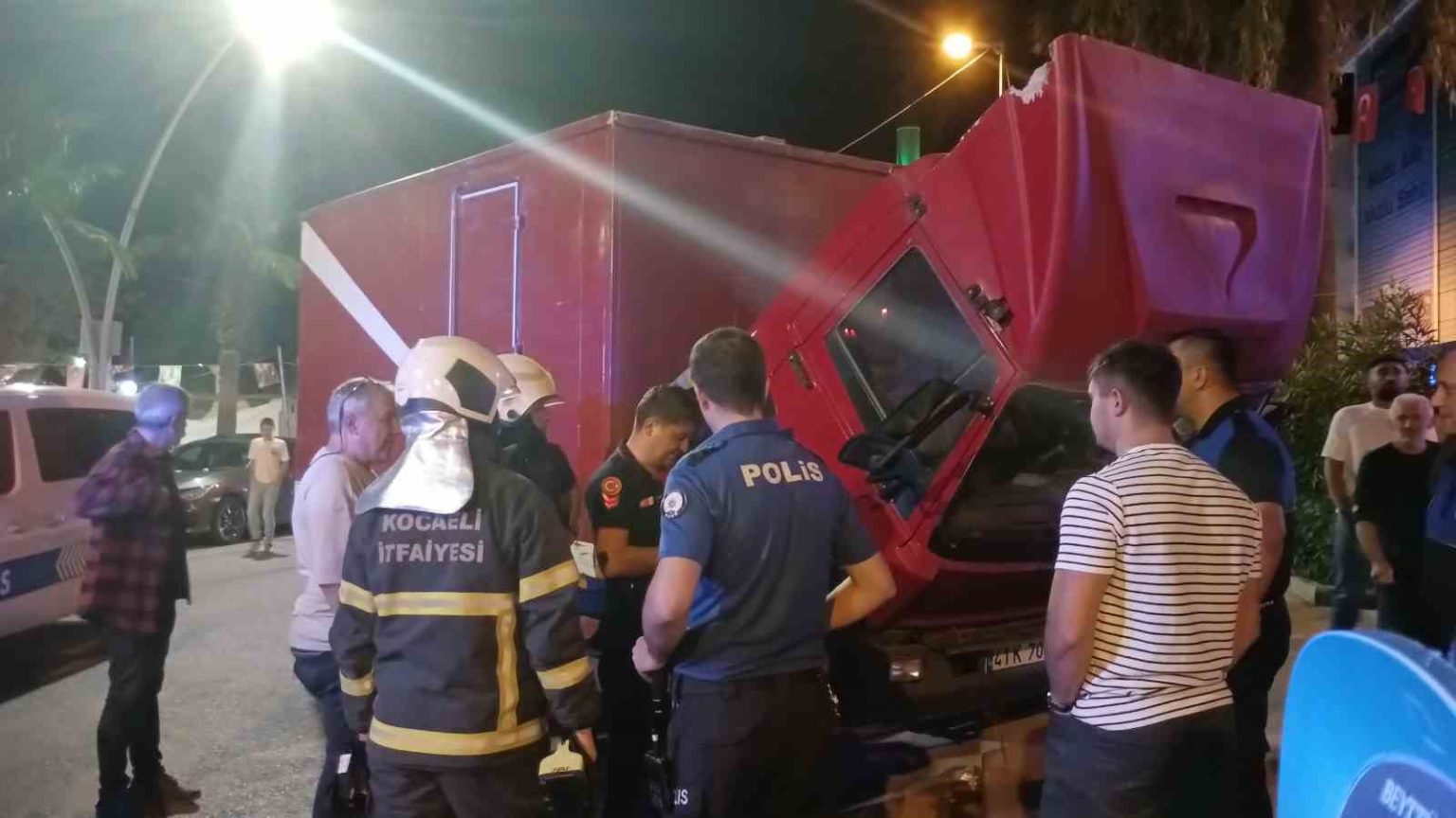 kamyoneti-yanmaktan-kurtardilar