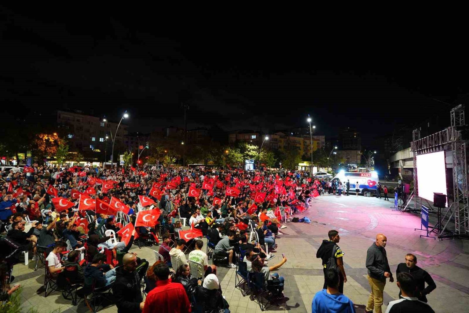 kartallilarin-kalbi-12-dev-adamla-birlikte-atti