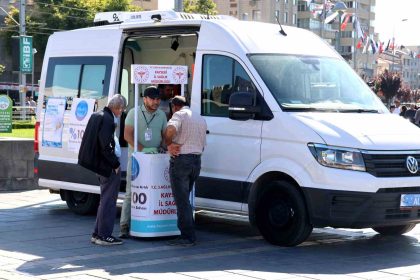 kayseride-tutunle-mucadelede-yeni-donem-mobil-sigara-birakma-araci-hizmete-basladi