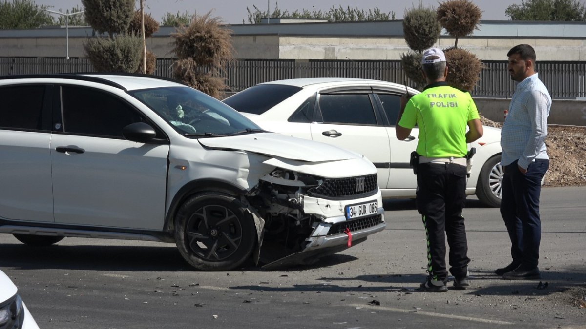 kiliste-iki-otomobil-carpisti-1-yarali