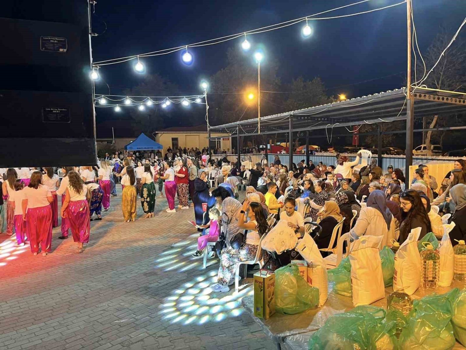 kirkkepeneklide-renkli-salvar-gecesi-coskusu