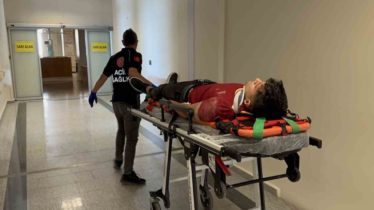 motosiklet-ile-otomobil-carpisti-2-yarali