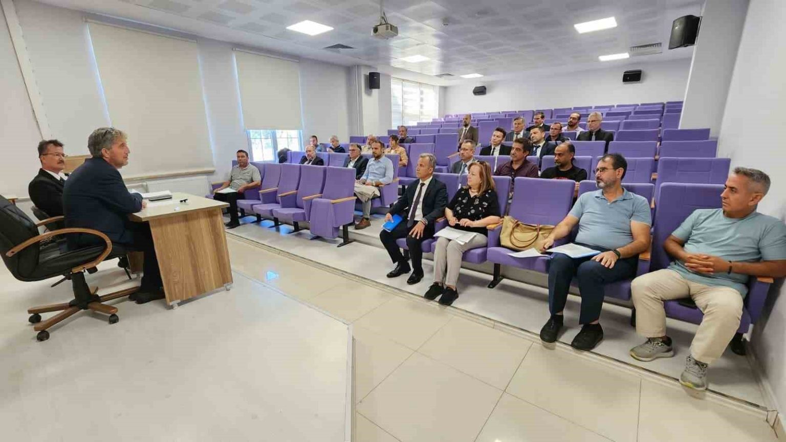 mudur-yilmaz-okul-mudurleri-ve-koordinator-ogretmenlerle-bulustu