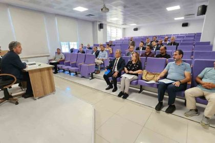 mudur-yilmaz-okul-mudurleri-ve-koordinator-ogretmenlerle-bulustu