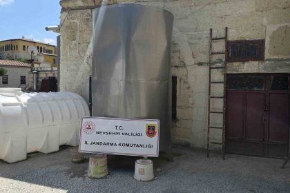 nevsehirde-8-bin-litre-sahte-icki-ele-gecirildi