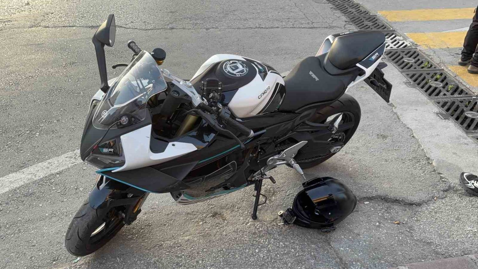 otomobil-ile-motosiklet-carpisti-1-yarali