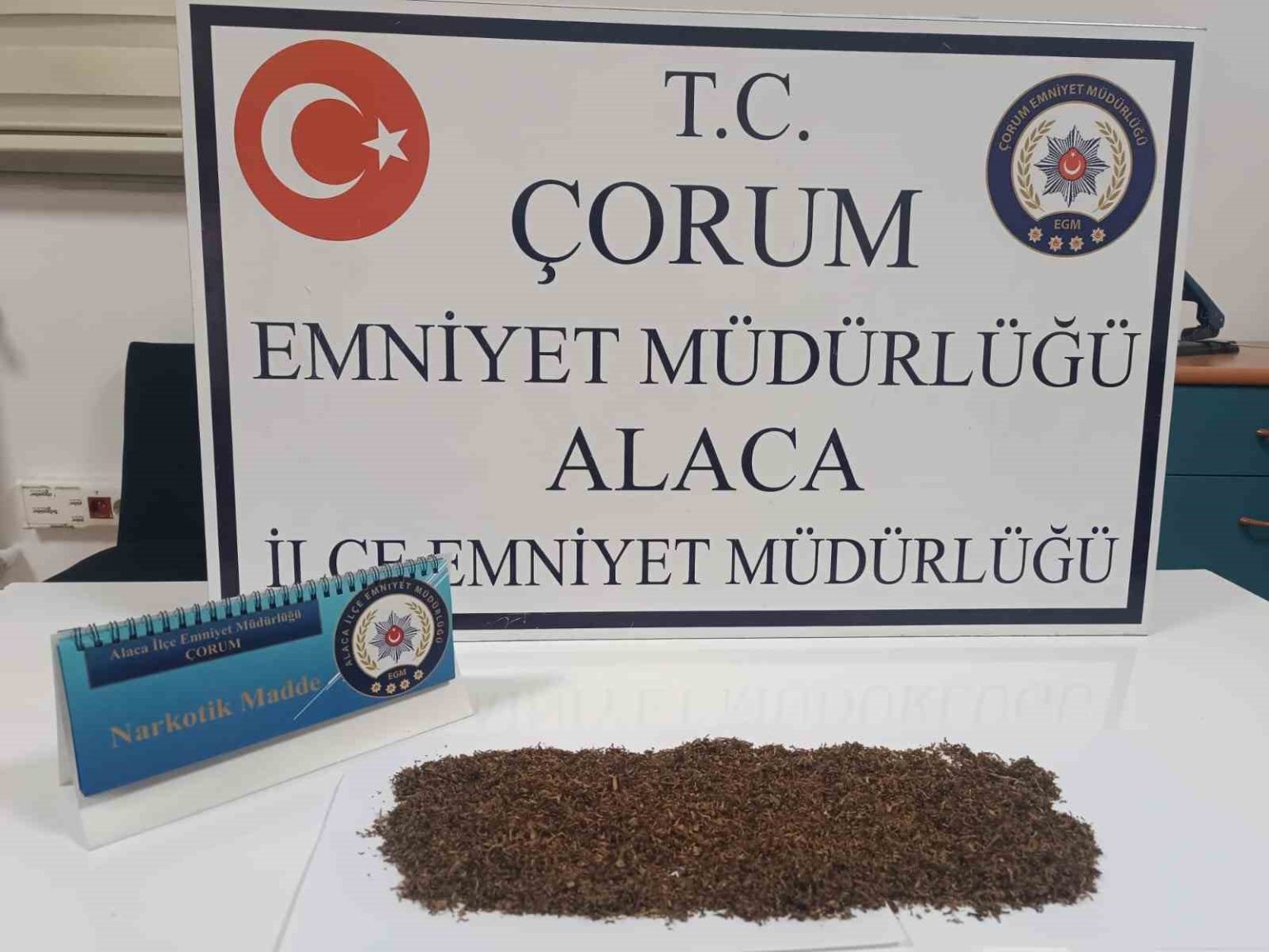 polisin-suphesi-ele-verdi-uyusturucuyla-yakalanan-3-kisi-gozaltina-alindi