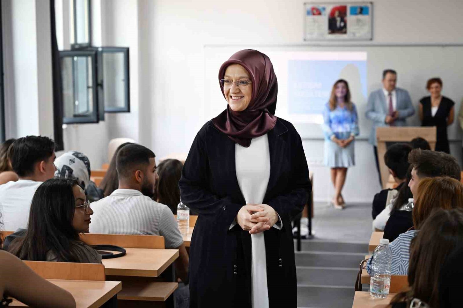 rektor-kibar-fakultelerde-ilk-ders-heyecanini-paylasti