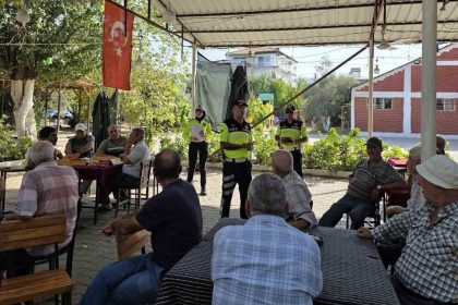 salihlide-polis-ve-jandarmadan-vatandaslara-trafik-egitimi