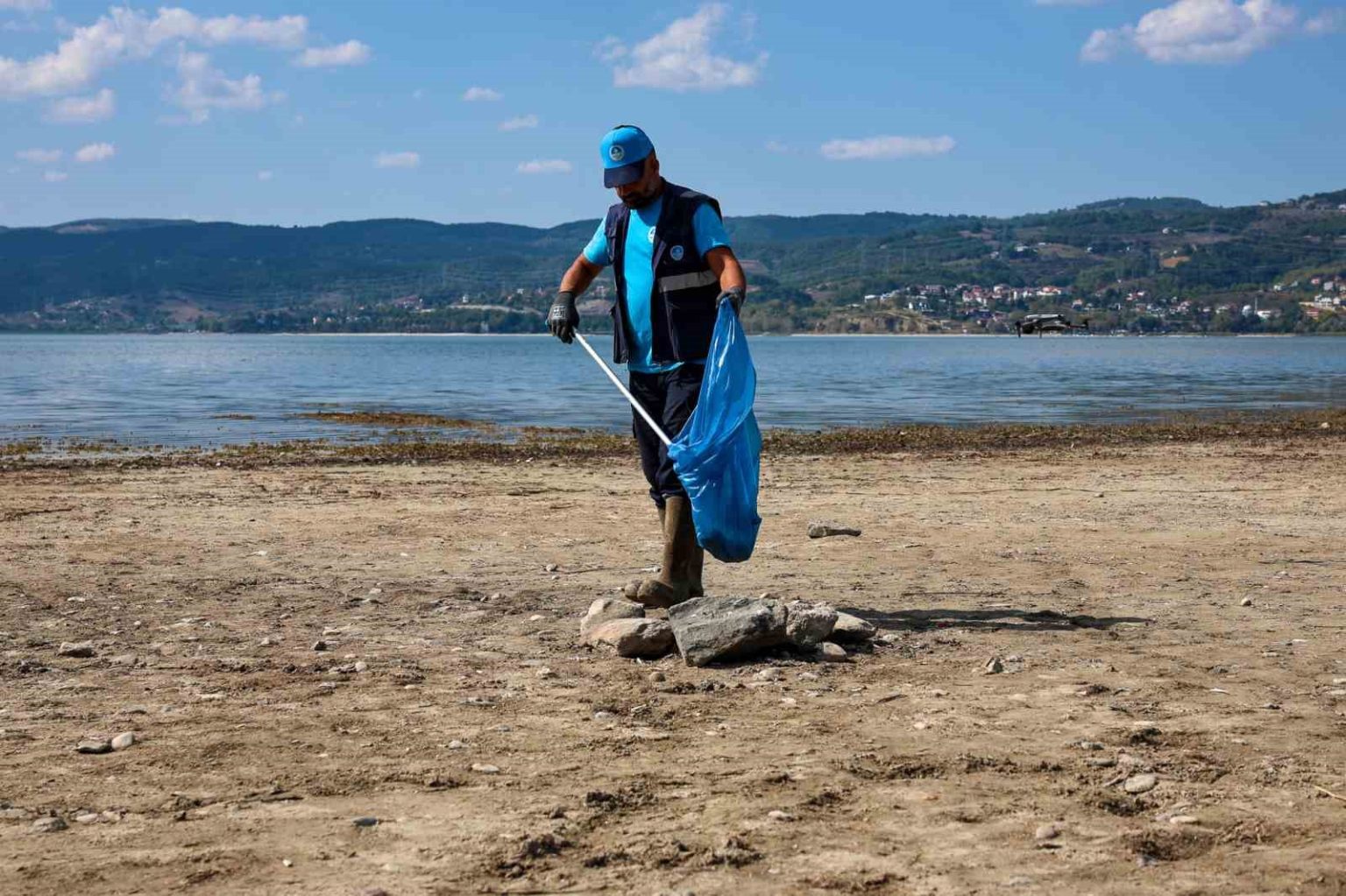 sapanca-golu-cevresinden-2-ton-cop-toplandi