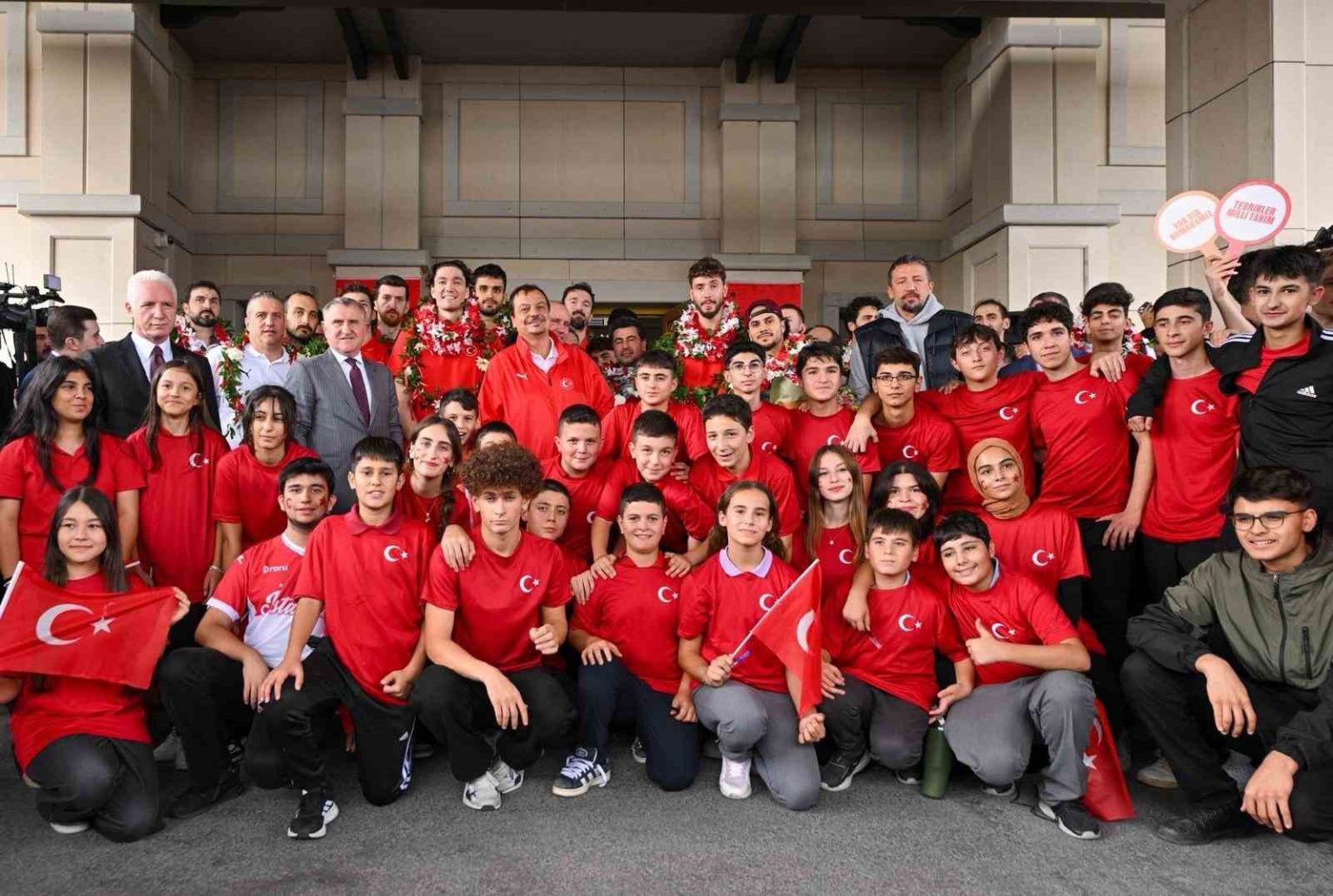 thy-pilotundan-a-millilere-anons-surprizi-umut-ve-gurur-yasattiniz