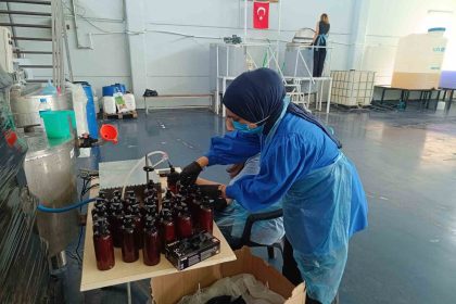 tilloda-kadinlar-bir-ilke-imza-atti-temizlik-malzemelerini-kendileri-uretiyor