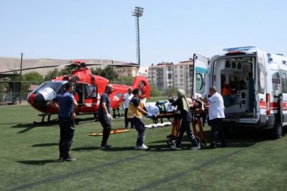 traktorden-dusen-sahis-ambulans-helikopterle-hastaneye-sevk-edildi