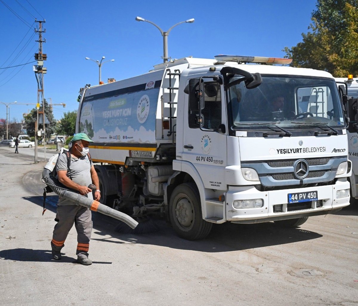 yesilyurt-belediyesinin-temizlik-seferberligi-suruyor