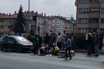 yolun-karsisina-gecmek-isteyen-yayaya-carpti