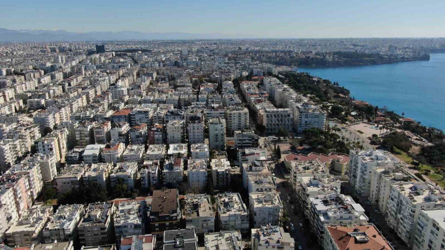 antalyada-agustos-ayinda-6-bin-999-konut-satildi